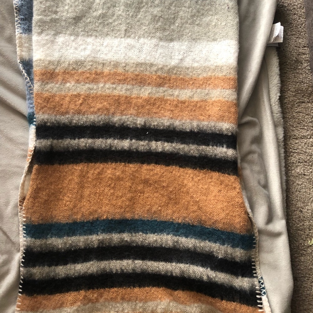 Scarf - Picture 2 of 5